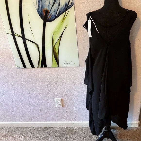 New dress size medium - Picture 4 of 6